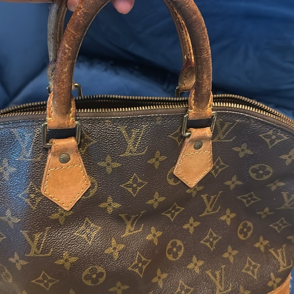Louis Vuitton Alma Bag - Picture 6 of 7